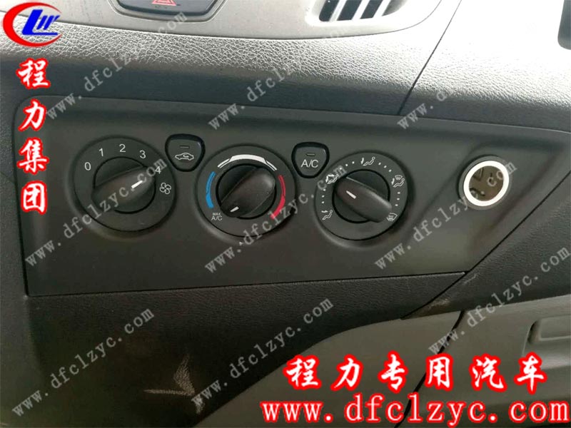 國(guó)五福特新全順V362救護(hù)車（柴油版）內(nèi)飾