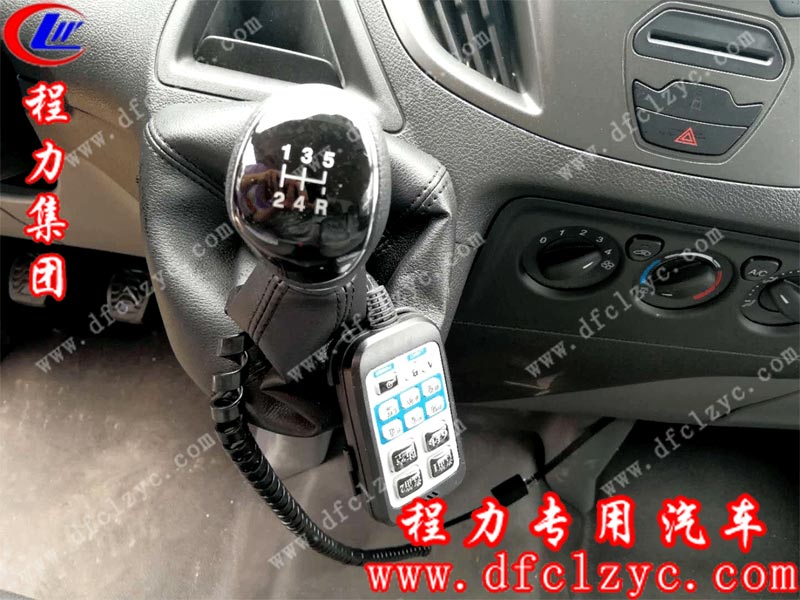 國(guó)五福特新全順V362救護(hù)車（柴油版）內(nèi)飾