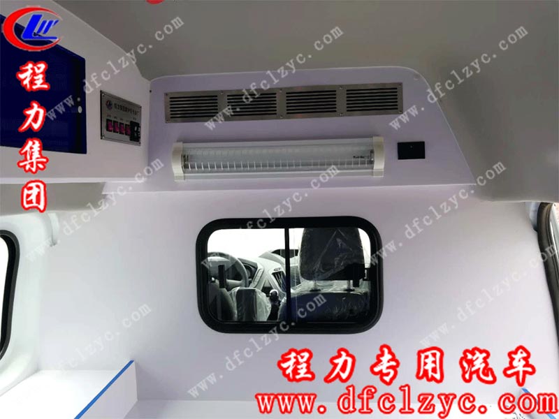 國(guó)五福特新全順V362救護(hù)車（柴油版）細(xì)節(jié)